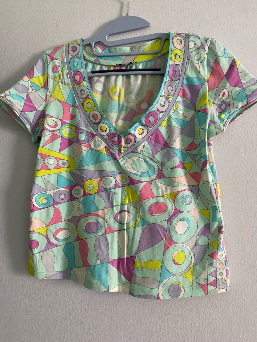 EMILIO PUCCI FIRENZE VINTAGE V NECK 100% COTTON TSHIRT TOP, SIZE M.